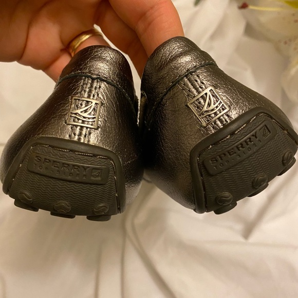 Metallic Sperry loafer. Size 6.5. - Picture 6 of 8